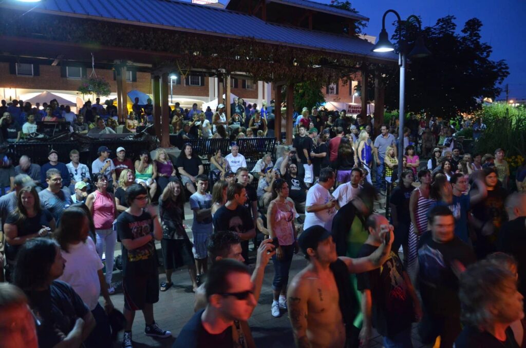 people at canal fest of the tonawandas